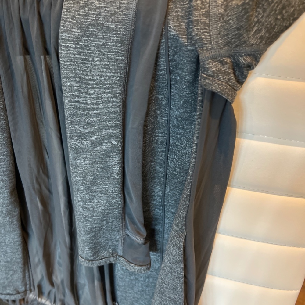 Under Armour Studio Rave jacket Size small - Picture 3 of 3